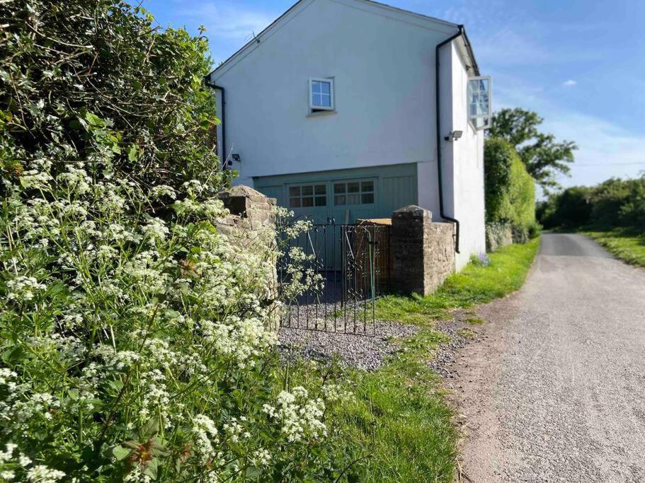 Villa Couples Getaway, With Mountain Views/Dog Friendly Crickhowell Exterior foto