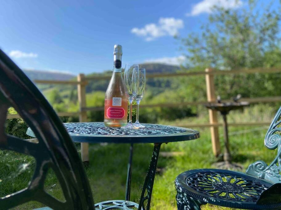 Villa Couples Getaway, With Mountain Views/Dog Friendly Crickhowell Exterior foto